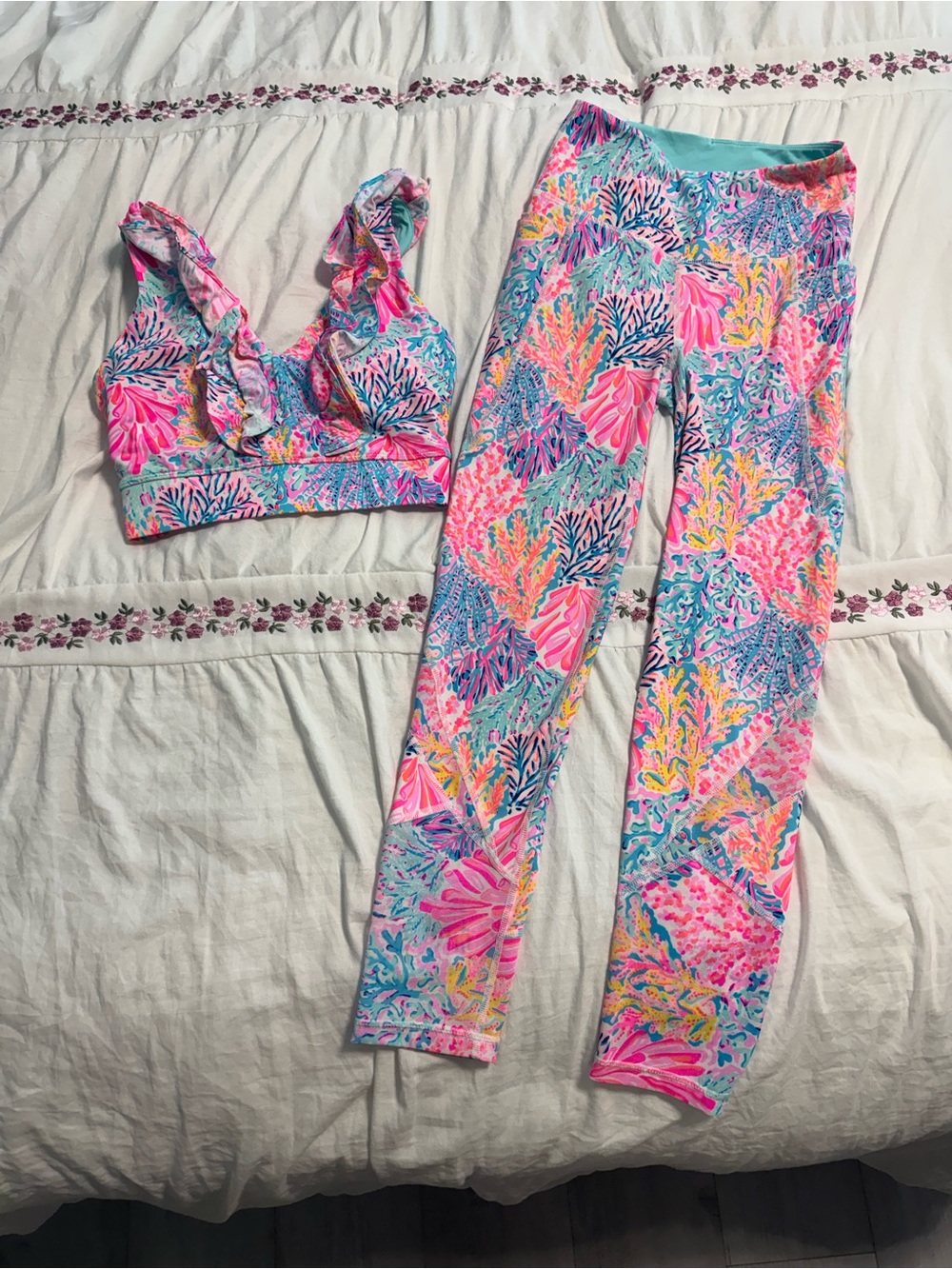 Lilly Pulitzer "Luxletic" ensemble featuring a "Splashdance" print XS